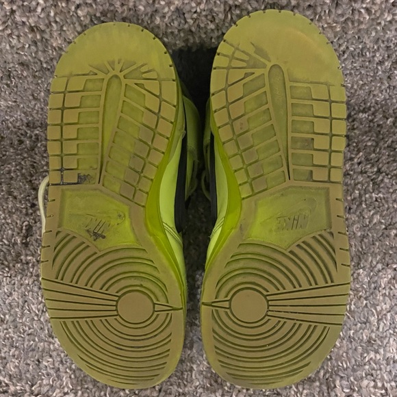 Nike Dunk High
AMBUSH Flash Lime - Picture 7 of 10